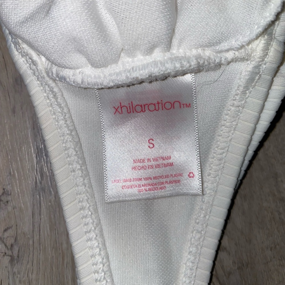 Xhilaration White Knot Bikini Top - Size Small - Picture 3 of 3